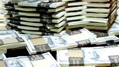 استقرار سعر صرف الدولار في السوقين الرسمية والموازية