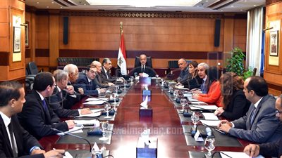 شريف إسماعيل يبحث المشروعات المشتركة مع الصين بحضور 8 وزراء