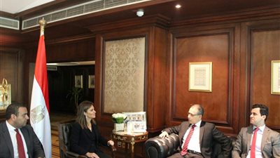 سحر نصر تبحث مع سفير مصر الجديد بلبنان ترتيبات عقد اللجنة العليا المشتركة