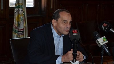 وزير الزراعة يتفقد محطة لمعالجة مياه صرف الصوب في إسبانيا