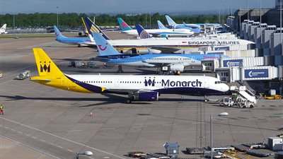 إجلاء فريق مانشستر سيتي من طائرة بعد انبعاث دخان من قمرة القيادة