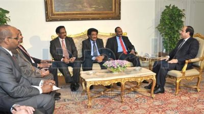 رئاسة الجمهورية : العلاقات بين 