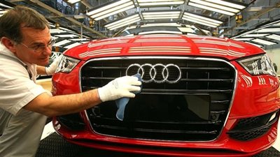 للمرة الأولى في أمريكا.. سيارات تتواصل مع إشارات المرور