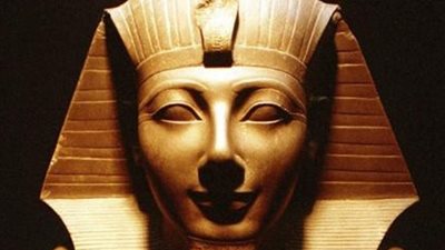 وزارة الاثار :اكتشاف رأس لتمثال تحتمس الثالث