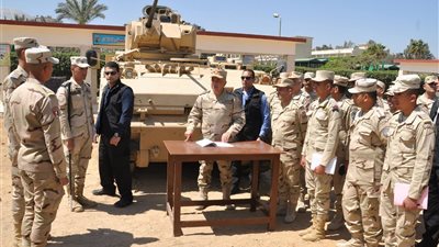 رئيس الأركان يشهد مشروع تكتيكي باستخدام مقلدات المايلز 