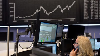 أسهم أوروبا تنهي موجة خسائر بدعم من القطاعين المالي والصناعي