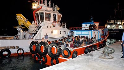 القوات البحرية تحبط محاولة هجرة غير شرعية من جنسيات مختلفة