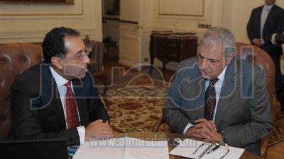 محلب يتابع الموقف التنفيذى لمشروعات الاسكان والمرافق