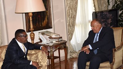 سامح شكري يلتقي وزير السياحة الزيمبابوي