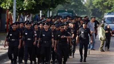 تعزيزات أمنية أمام الباب الرئيسى لـ