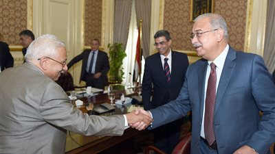 رئيس الوزراء: الحكومة تعمل على تشغيل 3000 مصنع متوقف