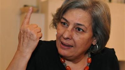 الموت يغيب الكاتبة المصرية 