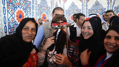  صور: تفاصيل جولة وزيرة التعاون الدولي بالزي البدوي في شمال سيناء