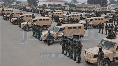 القوات المسلحة تحكم السيطرة علي المنشآت والأهداف الحيوية بالدولة 