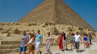 أعداد السائحين في مصر تقفز 70% خلال الربع الثالث من العام