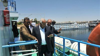 وزير النقل يستعرض تطوير الوحدات النهرية للتواصل مع أفريقيا