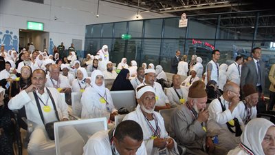 اليوم وغدا.. نقل 2200 حاج إلى الأراضي المقدسة في 12 رحلة