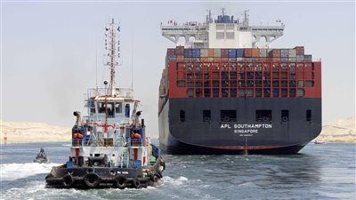 48 سفينة تعبر قناة السويس بحمولات 3 ملايين طن