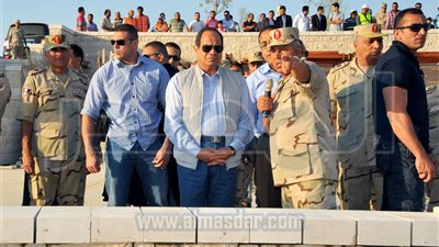 صور: السيسي يتفقد مشروع مدينة الجلالة ويشهد تفجير أحد الممرات
