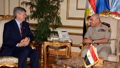 وزير الدفاع يلتقى عضو لجنة إعتمادات العمليات الخارجية بمجلس النواب الأمريكى