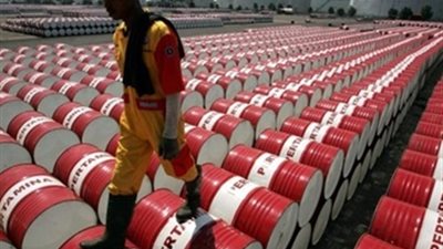 برنت يواصل تراجعه ويغلق  عند سعر 69.07 دولار للبرميل