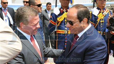 الرئيس السيسي يستقبل ملك الأردن بمطار القاهرة الدولي