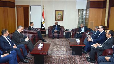 رئيس الوزراء يبحث فرص الاستثمار فى قطاع السكك الحديدية مع الجانب المجرى