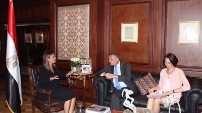 سحر نصر: مد إتفاق التعاون المالى بين مصر والنمسا حتى 2018