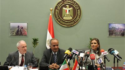 سحر نصر توقع منحتين مع صندوق تطوير التعليم بقيمة 90 مليون جنيه