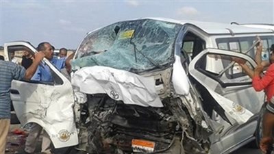 مصرع 3 وإصابة 23 آخرين في انقلاب ميكروباص بـ