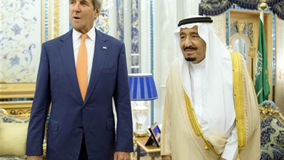 العاهل السعودي يستقبل 