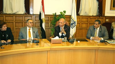 محافظة القاهرة تناقش مع البنك الدولي الحصول على منحة بـ570 ألف دولار
