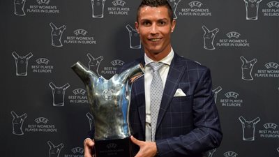 فيديو: رونالدو يتوج بجائزة أفضل لاعب في أوروبا 