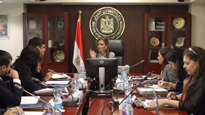 سحر نصر تتفق مع بعثة البنك الدولي على توصيل الغاز لـ20 محافظة