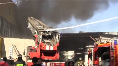 فيديو: مصرع 17 شخصاً جراء حريق ضخم في موسكو
