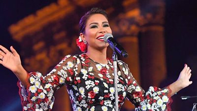 صور: بعد أم كلثوم.. شيرين تغني في هياكل بعلبك 