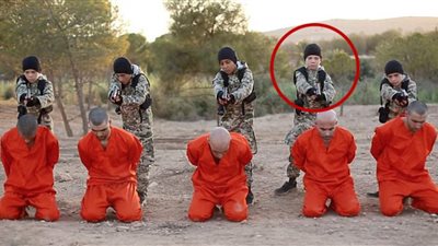 أب بريطاني يُفاجأ بطفله 