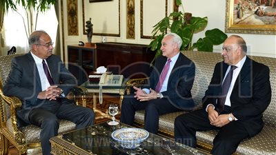 رئيس الوزراء يشيد بدور الجامعة الأمريكية في تقديم نموذج تعليمي رائد 