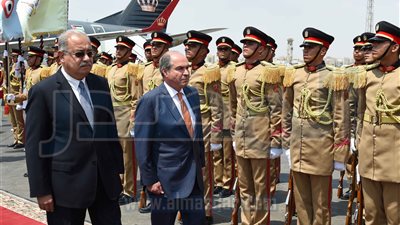 رئيس الوزراء يستقبل نظيره الأردني بمطار القاهرة