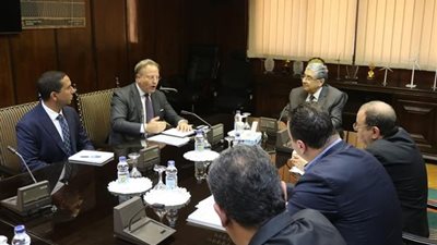 وزير الكهرباء يبحث مع سفير الدنمارك تعزيز التعاون الاستثماري على أرض مصر