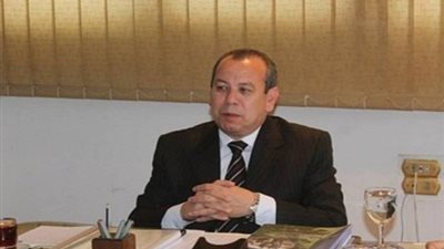 محافظ دمياط يلزم سائقي الأجرة بوضع بطاقة تعارف داخل السيارة