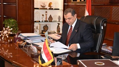 رفع إيقاف نشاط شركتين لإلحاق العمالة بالخارج لزوال السبب