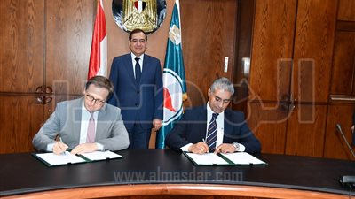 وزير البترول يشهد توقيع مذكرة تمويل مشروع مشتقات الميثانول بـ 40 مليون دولار 