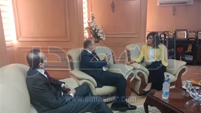 وزيرة الهجرة تبحث مع رئيس البورصة إشراك المصريين بالخارج فى سوق المال