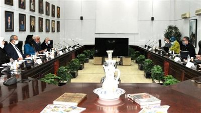 وزير السياحة يناقش استعدادات بدء انطلاق رحلات العمرة