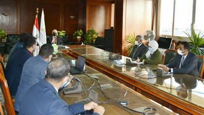 وزير الري يبحث آليه وضع محور المياه على رأس أجندة مؤتمر المناخ