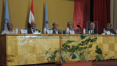 محلب يلتقى قيادات و عمال شركة الغزل والنسيج بالمحلة الكبرى