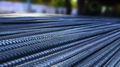 مصانع الحديد تخفض أسعارها 300 جنيه للطن