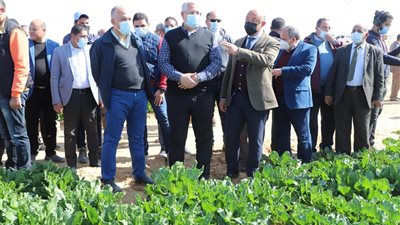 وزيرا الرى والزراعة يتفقدان مزرعة ومصنع القنال للسكر بالمنيا