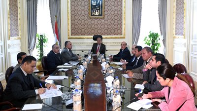 الحكومة تناقش التقارير المتعلقة بجودة السلع ومراقبة الأسواق